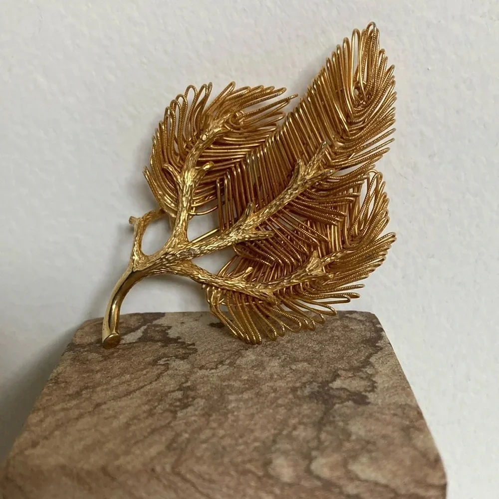 Vintage Castlecliff Gold Tone Branch Wire Brooch Pin